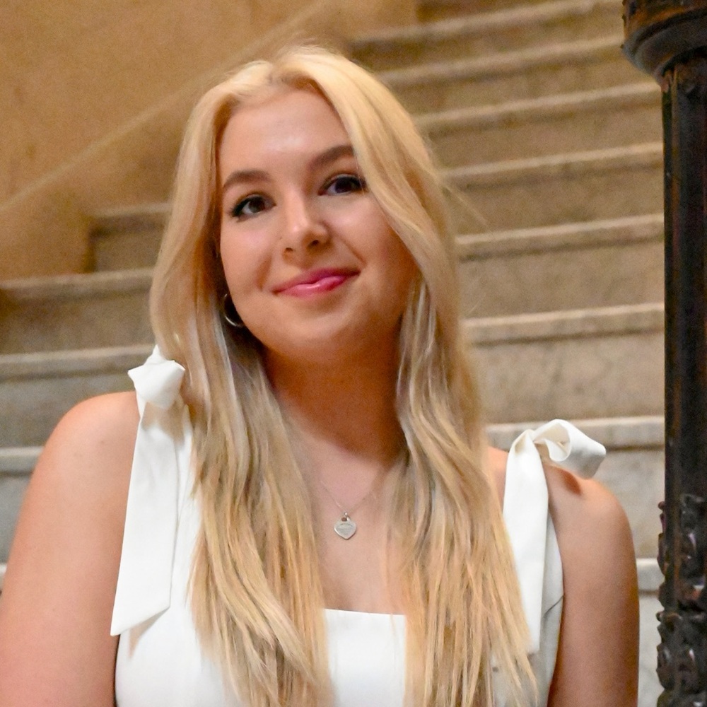 Meet your Posher, Angela